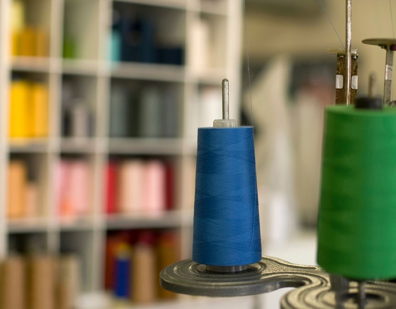 Sewing Threads - Local Colour Office_tcm64-17894 - Copia